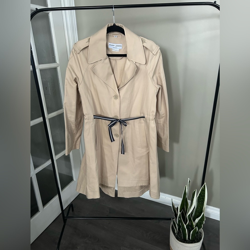 Nikki Jones Montréal Trench Coat (M)